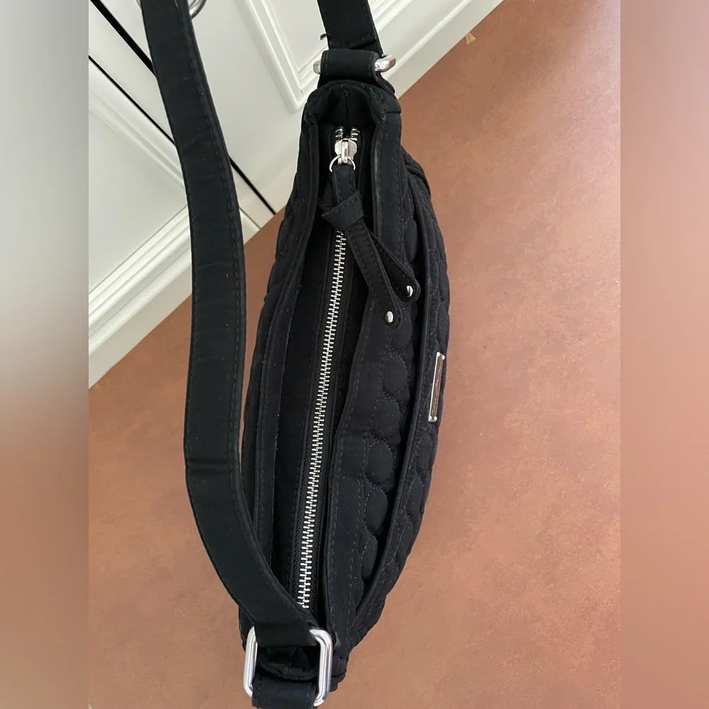 Vera Bradley EUC zip top shoulder hobo bag in quilted black - Picture 9 of 14